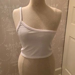 PRETTY LITTLE THING top